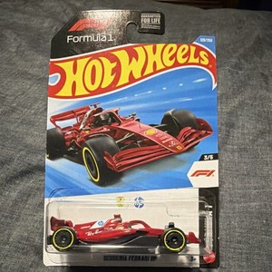 Hot Wheels Scuderia Ferrari HP Formula 1 2025 Diecast Car Red Black Yellow