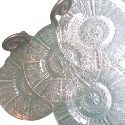 5 Laurel Leaf Pattern Bread Dish. Pressed Clear Glass. Diameter 6.5''. Pristine!