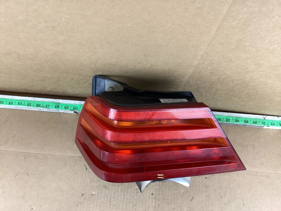 Luz trasera izquierda del lado del conductor Mercedes-Benz 500e 1992-1993 OEM Foto 3 de 4