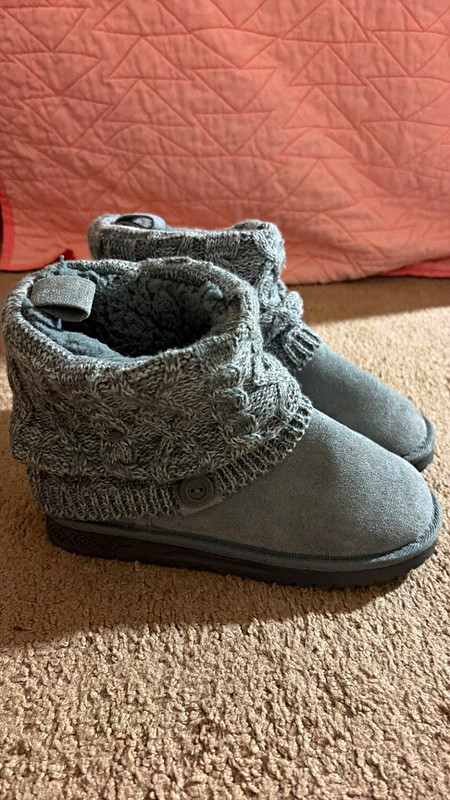 UGG Women’s Gray Bootie Slippers Size 7 Faux Suede Faux Fur Lined Knit Cuff