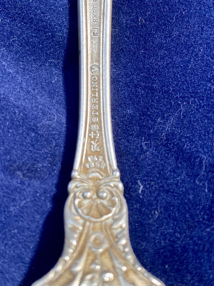 ДЕСЕРТНАЯ ЛОЖКА GORHAM ИЗ ЧИСТОГО СЕРЕБРА СТАРАЯ БАРОНСКАЯ ВИНТАЖНАЯ 1898 МОНО «G» - 5 7/8 -28 GMS - Изображение 4 из 4