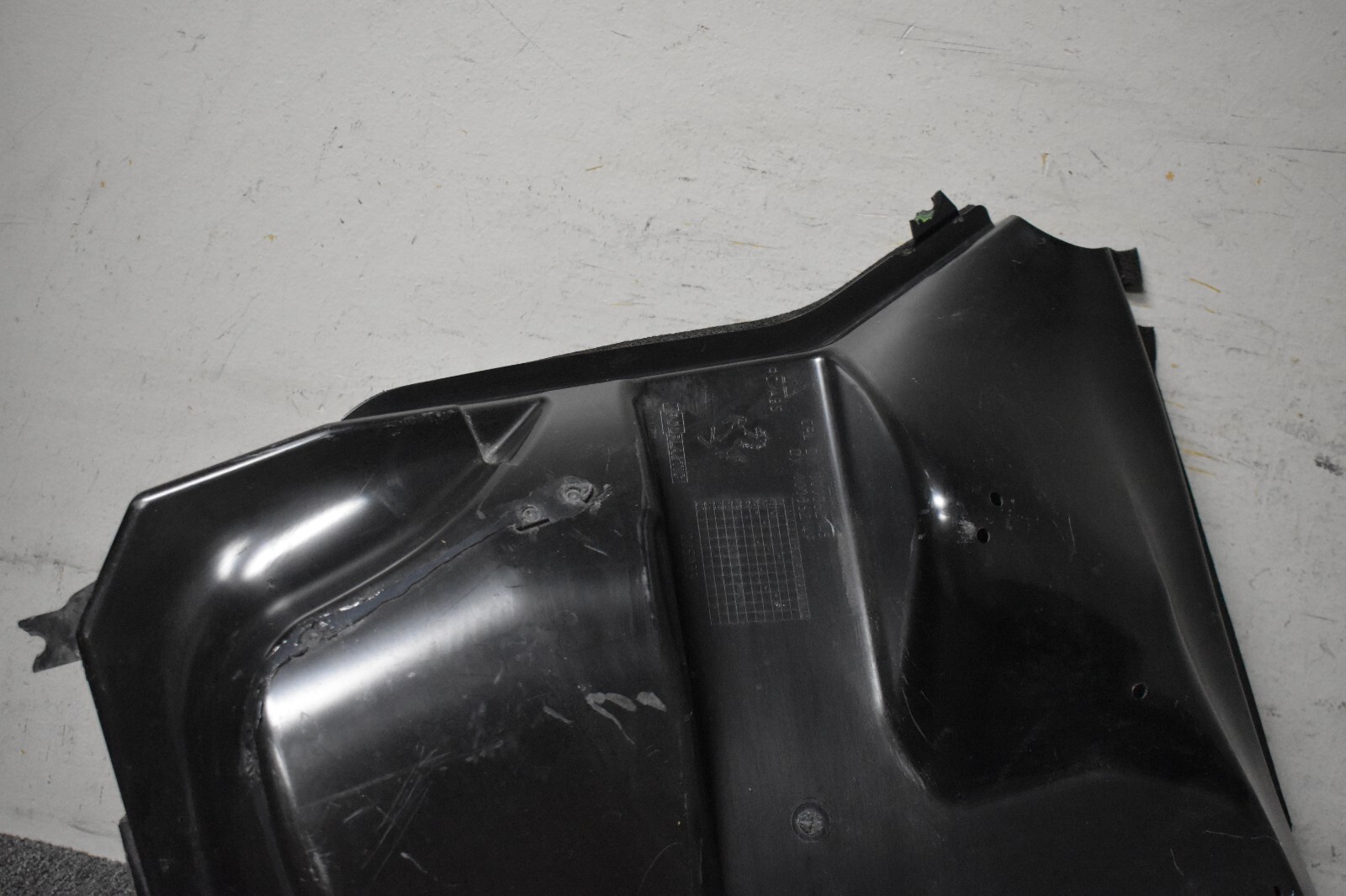 2020-2023 FERRARI F8 UPPER FRONT AIR INTAKE FACTORY OEM
