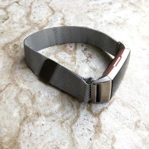 Correa de banda de malla de bucle milanés ajustable moderna color plateado para Fitbit Charge 3 - Imagen 3 de 4