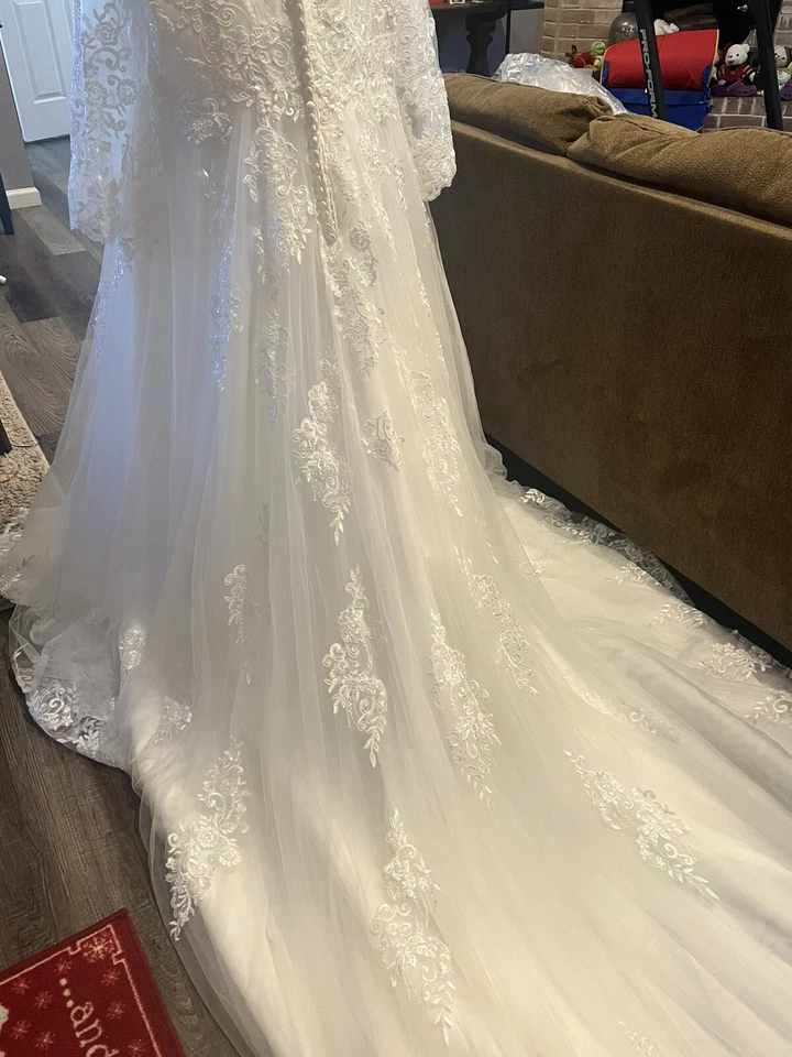 Wedding Dress Ivory / White Please see all the photos for a proper fit $1.200 — 第 4/4 张图片