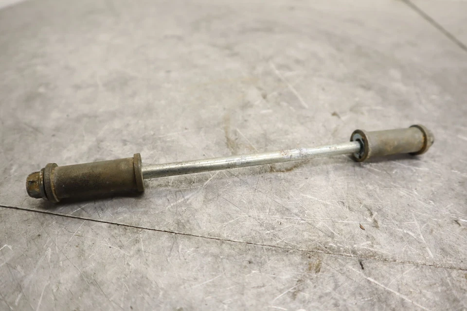 Suzuki DS80 2000 OEM llanta delantera eje pivote perno 54711-04711 Foto 3 de 4