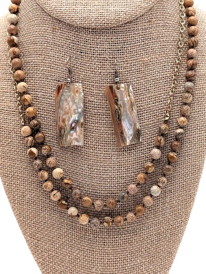 Delicado collar de cuentas anudadas a mano de piedra pequeña de 36" con aretes y pulsera de concha Foto 2 de 4