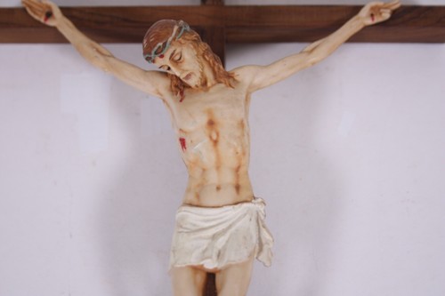 Light Weight Safe Wood Plastic 11” Jesus Crucifix - Picture 4 of 12
