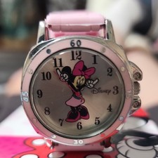NEW Disney Minnie Mouse Pink Silicone Strap Girls Wrist Watch In Box MN1063