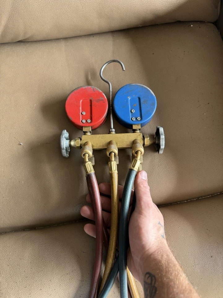 YELLOW JACKET Mechanical Manifold Gauge Set 49983 Yellow Blue Red Hose - Image 3 of 3