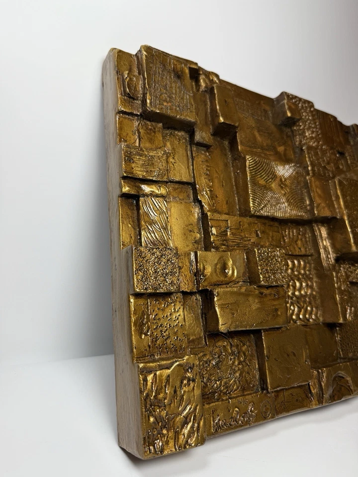 Arte arquitectónico firmado © 1970 brutalista fundido en relieve de pared escultura oro bronce Foto 3 de 4
