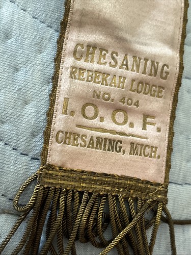 Pin de cinta de metal Odd Fellows Rebekah’s Lodge #404 Chesanig Michigan Bee Hive 8” - Imagen 10 de 12