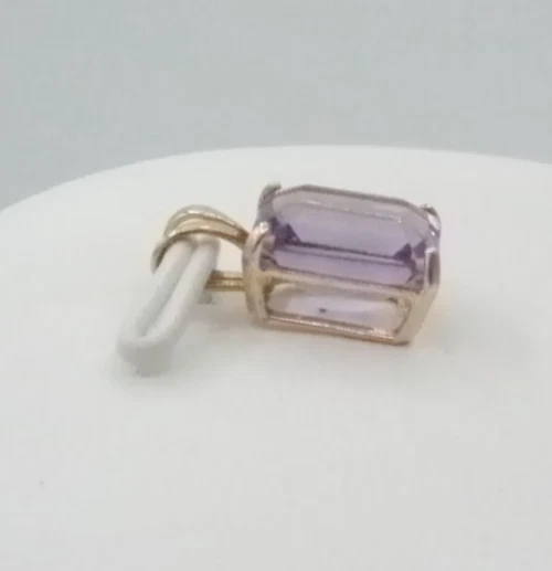 Colgante de piedras preciosas amatista púrpura corte esmeralda oro amarillo 14K firmado por MEI Foto 4 de 4