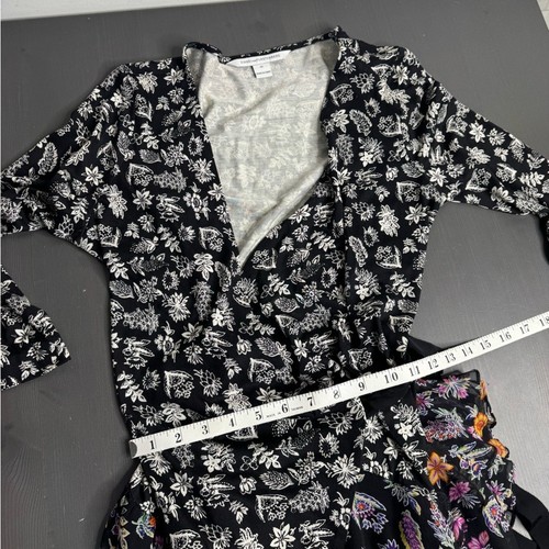 Diane von Furstenberg Irina Seidenkleid Wickel dunkel Blumen zierlich V-Ausschnitt bedruckt - Bild 9 von 10