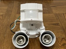 Standard Lampholder, White by like TAYMAC CORPORATION