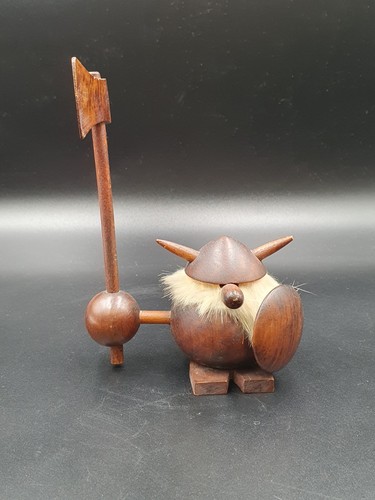 Vintage 60er Danish Teak Wikinger Gonk mit Axt, Kitsch, Retro, Mid Century