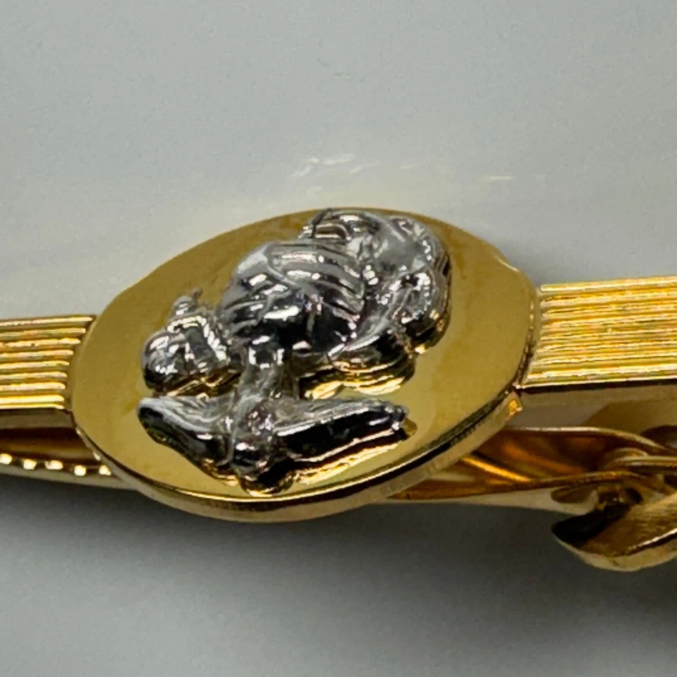 Clip de corbata vintage de marines tono dorado emblema de perfil elevado Foto 3 de 4