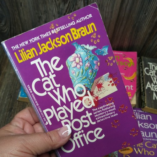 *9* THE CAT WHO Series Paperback Book Lot Lillian Jackson Braun - Picture 12 of 12