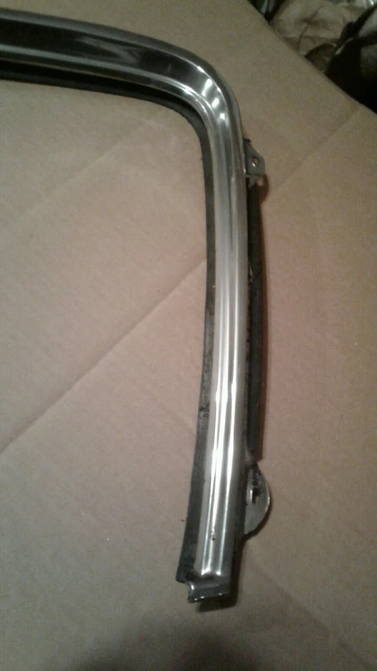 Oldsmobile Toronado 1985 ventana trasera derecha moldura GM PARTE # 20114712 Foto 2 de 3