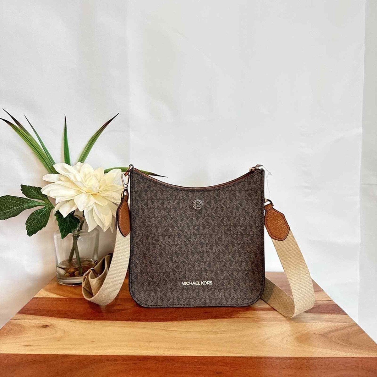★お値打ち商品★MICHAEL KORS BRILEY SMALL MESSENGER BAG NWT Michael kors Briley Small Logo Messenger Bag | eBay