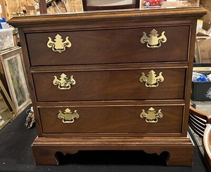 Thomasville Chippendale Style Mahogany Nightstand Chest 3 drawer