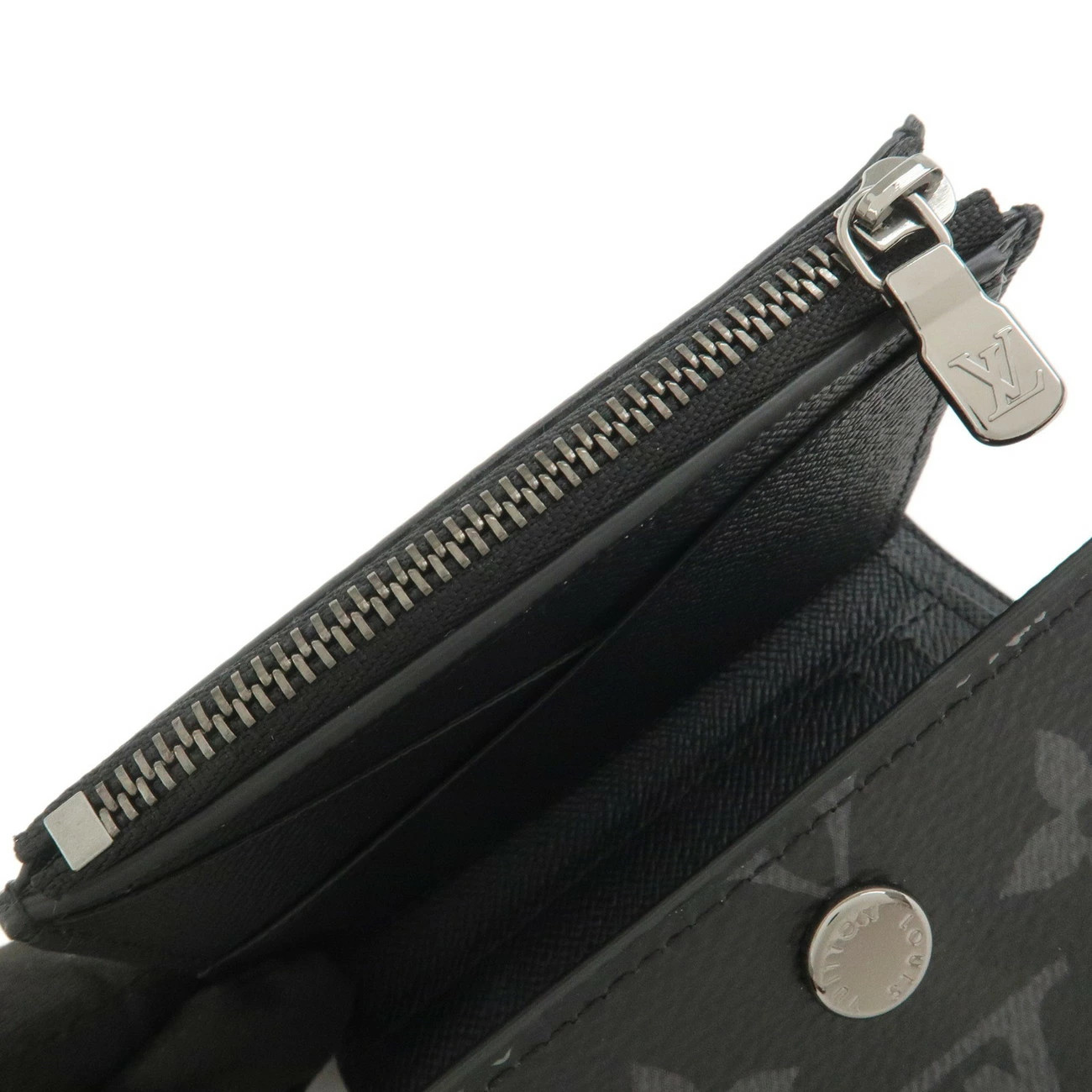 LOUIS VUITTON Monogram Eclipse Victor Wallet Blac… - image 10