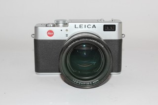 Leica Digilux 2 DSLR Digital Camera Working w Summicron 7 22 5mm F2 2 4