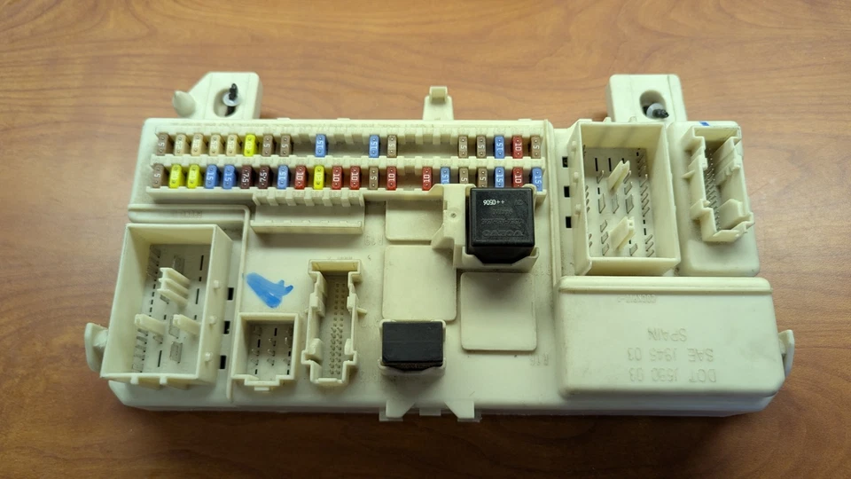 Módulo de controle de corpo caixa de fusíveis Volvo S40 V50 C30 fabricante de equipamento original 8690722 090305 - Imagem 3 de 4