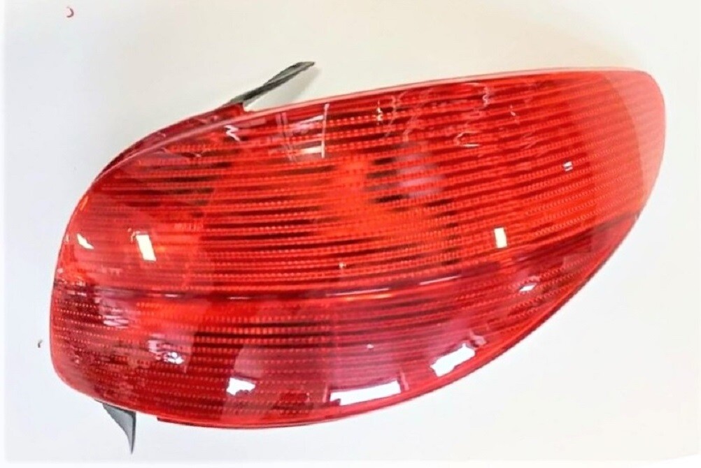 Feu arrière droit pour Peugeot 206 de 1998 à 2003 optique rouge standard arrière droit