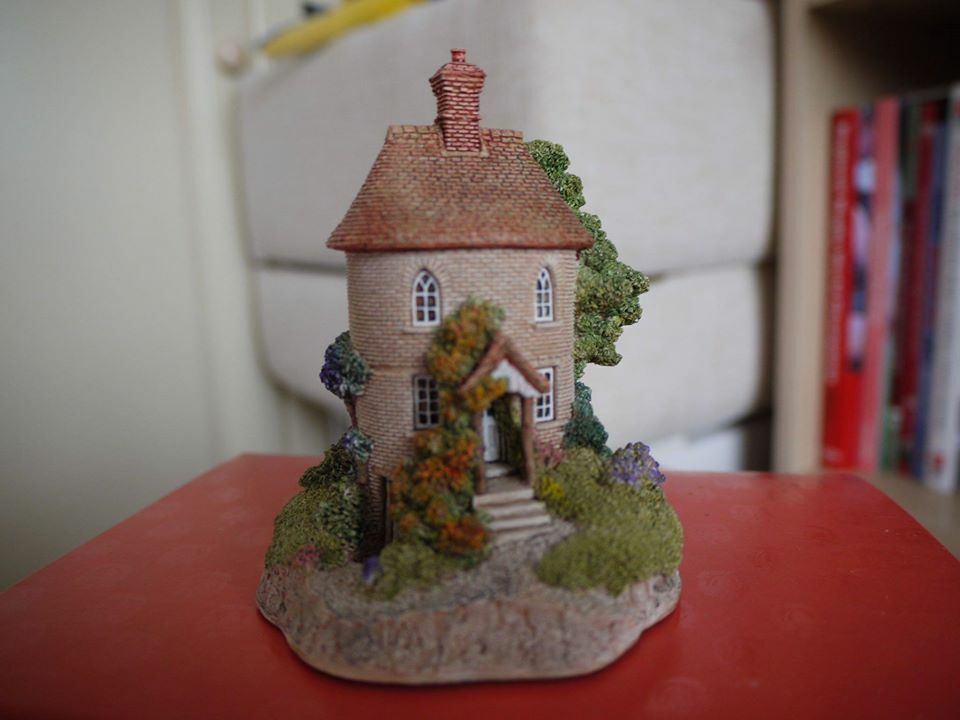 Lilliput Lane - Tea Caddy Cottage