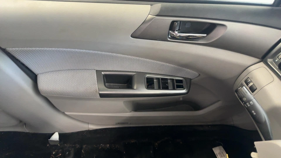 11 12 13 SUBARU FORESTER Front Door Trim Panel Left - Изображение 3 из 4