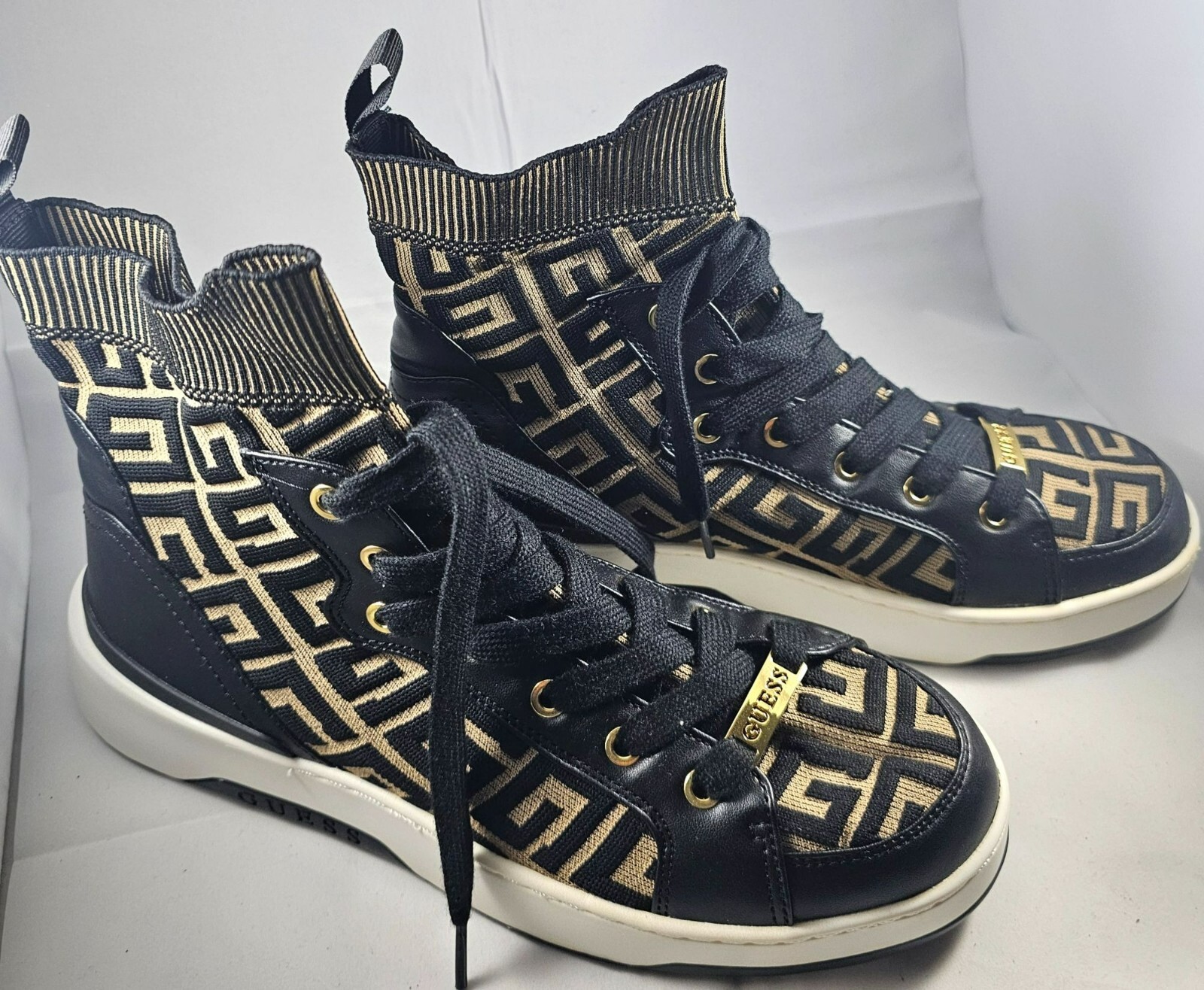 Black/gold Size 9.5