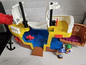 Fisher Price Little People 2005 Pirate Ship with Figure 