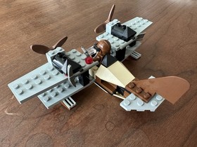 LEGO Adventurers Jungle Pontoon Plane 5925 w/ Minifigure 1999