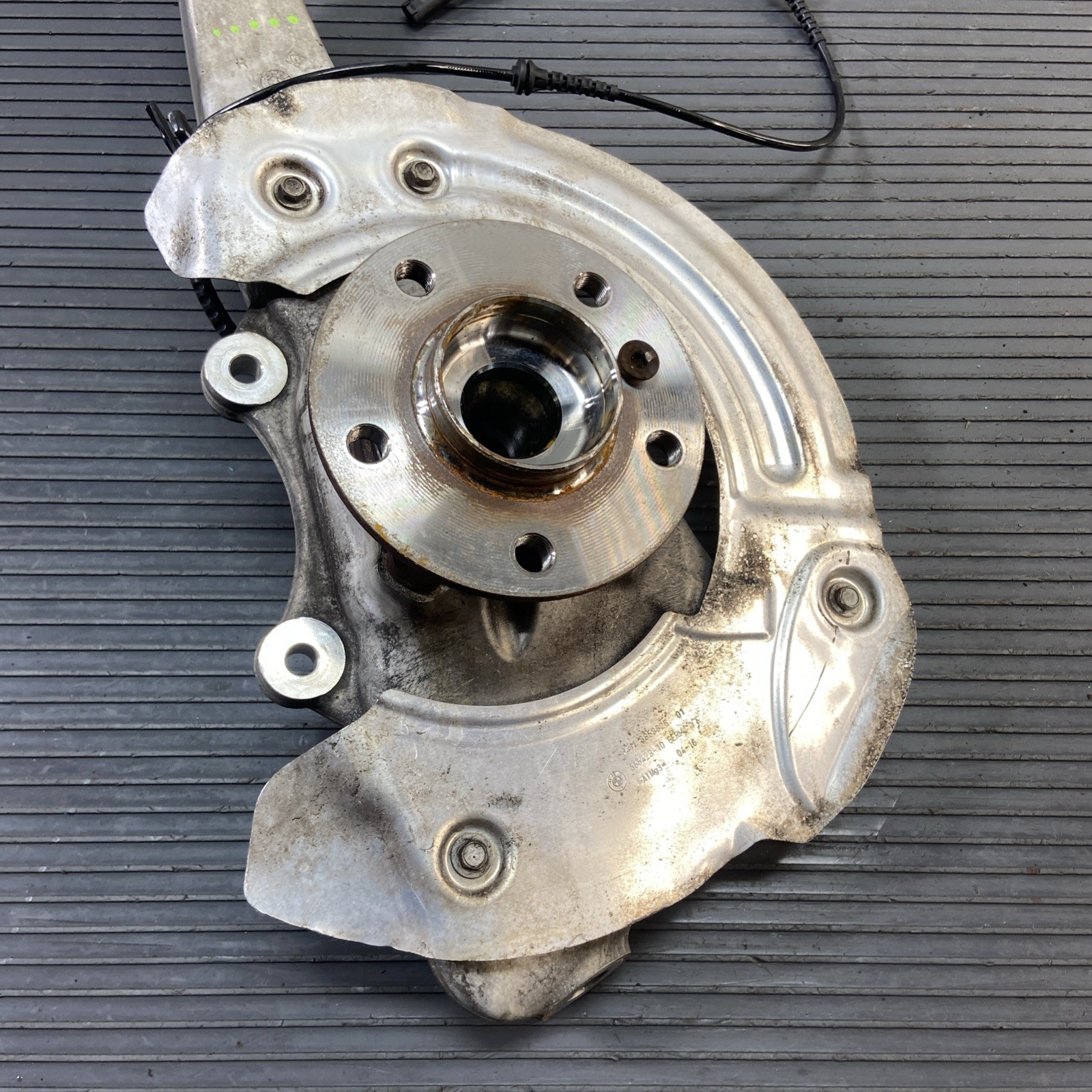BMW i8 2014-2020 Front Right Hub carrier
