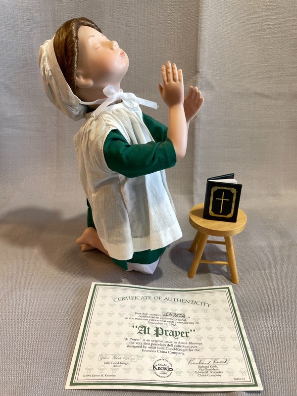 Amish Blessings Vintage 1991 “At Prayer” Girl Doll    (K3)
