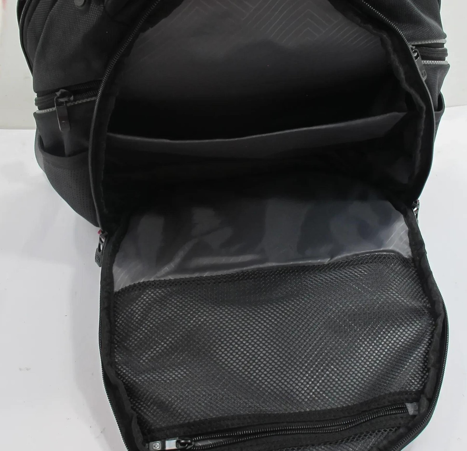 Swiss Gear 18" Laptop Backpack Wenger Synergy - Black/Gray - Free shipping