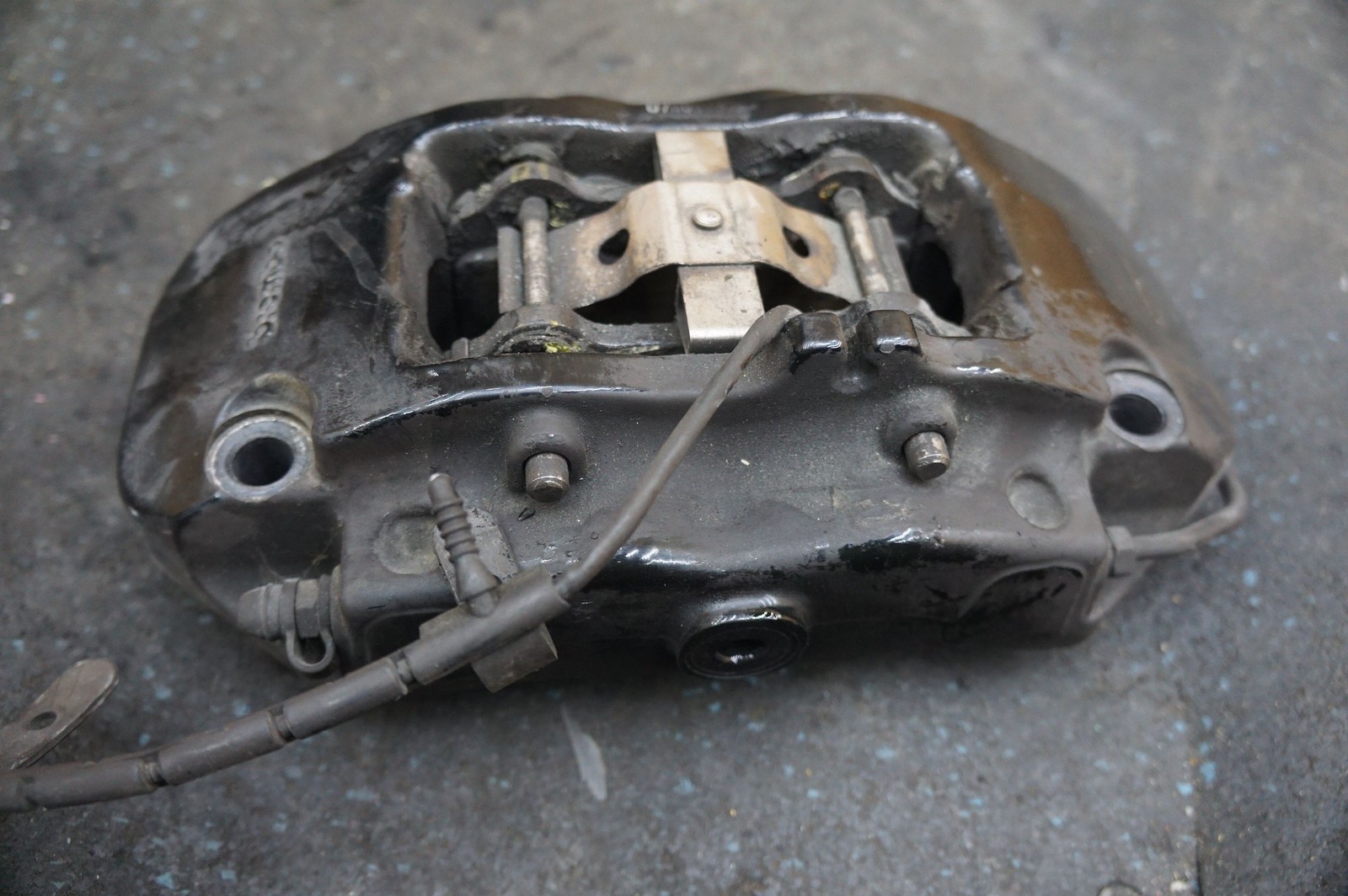 Aston Martin V8 Vantage Rear Right Brake caliper Black P/N 7G432C464CA