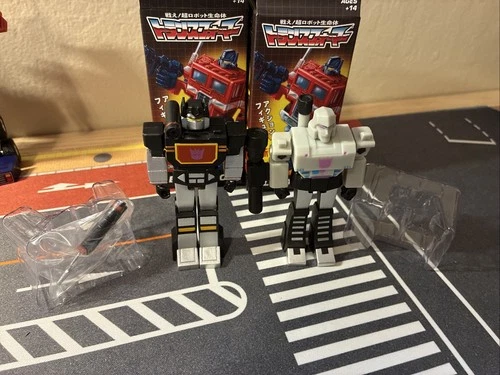 Super7 Transformers ReAction Blind Box Super 7 Megatron Chase & Soundblaster