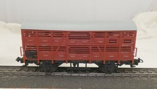 brauner gedeckter Güterwagen  / Viehwagen 212 2413-2 in Größe H0 (G692) D