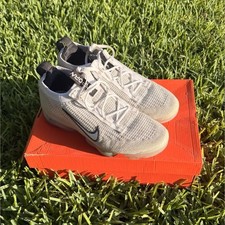 Nike Mens Low Top Athletic Sneaker Gray/White...