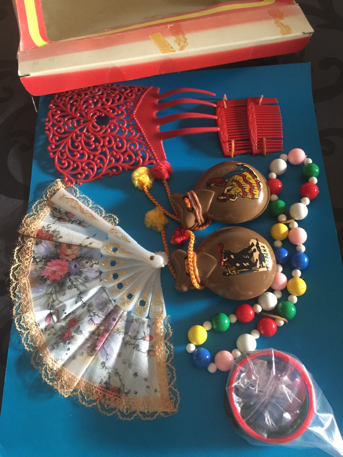 ACCESORIOS SEVILLANAS , CASTAÑUELAS, PEINETAS, ABANICO, PULSERAS, PARA NIÑA.