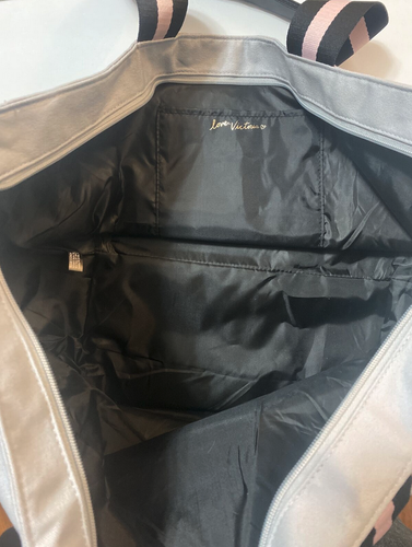 Victoria’s Secret Love Victoria Weekender Duffle Bag - Never Used NEW $68 - Picture 2 of 4
