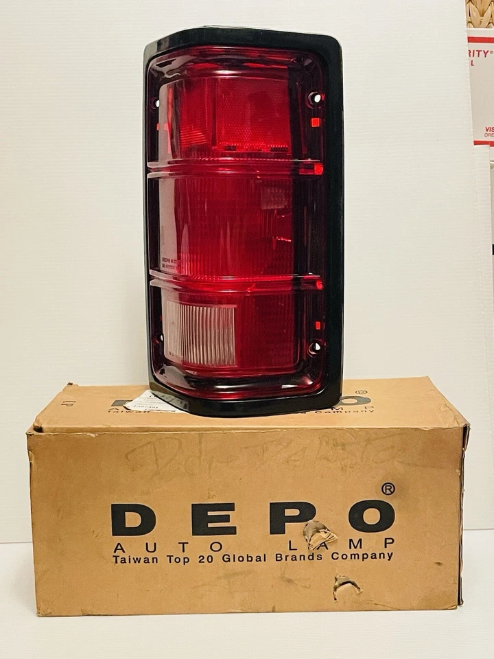Luz trasera Dodge Dakota 1987-1996 lado del pasajero nueva caja abierta. Foto 2 de 4