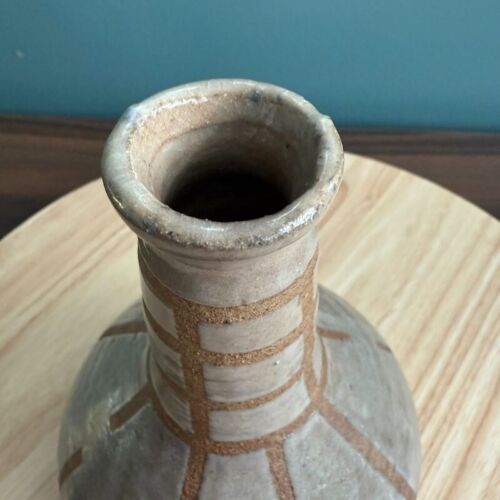 Jarrón vintage de gres asiático artesanal grisáceo blanco marrón geométrico - Imagen 6 de 10