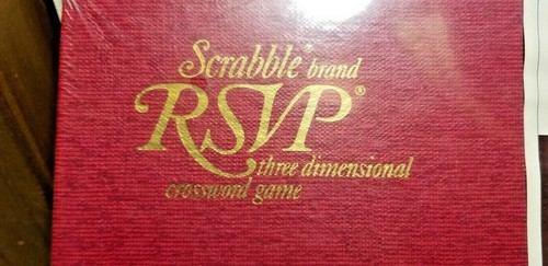 RSVP Scrabble Brand gioco di parole tridimensionale 2 giocatori di Selchow & Righter NISB - Foto 2 di 4