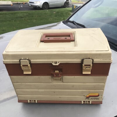【送料無料】Vintage Multi Shelf Vintage Plano 757 Fishing Tackle Box 4 Pull Out Drawers W/ Tackle