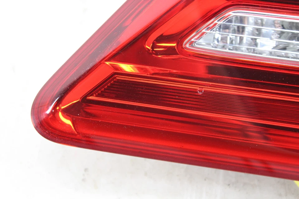 Luz trasera interior derecha Acura RLX 2014-2017 OEM KP28 Foto 2 de 4