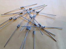 1N4733A Motorola Diode Zener Single 5.1V 5% 1W 2-Pin DO-41 20pcs SHIPS NOW USA