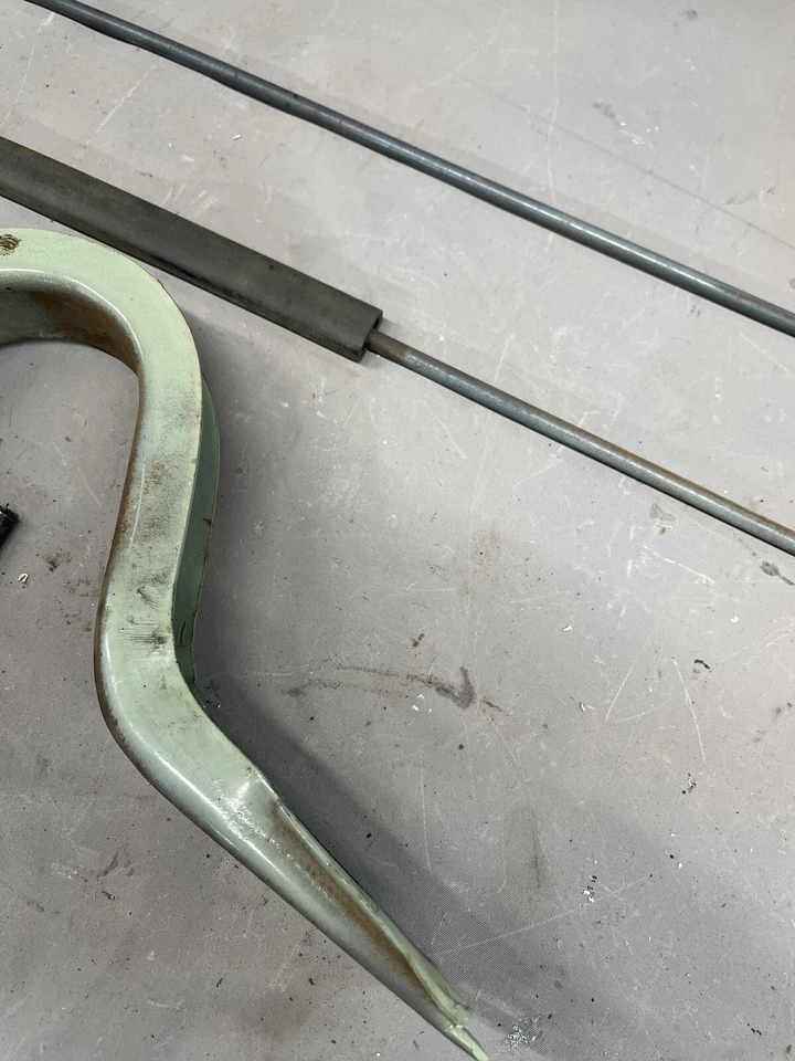 Pontiac GTO 1973-1977 Grand Can Am Prix maletero varillas puntal resortes bisagras corte Foto 3 de 4