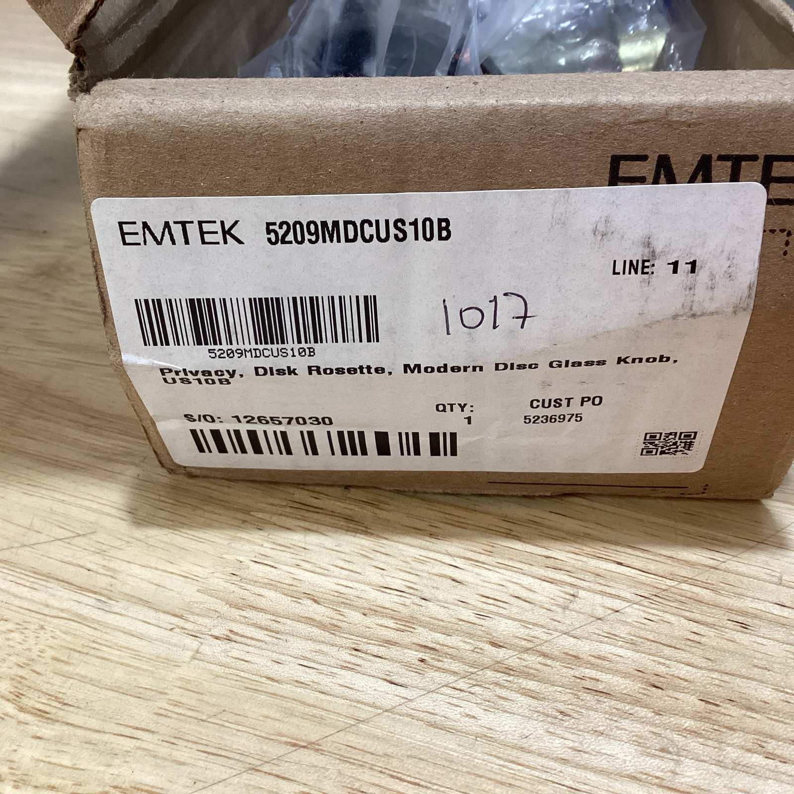 Emtek 5209MDCUS10B Modern Crystal Privacy Door Knobset in Oil Rubbed Bronze-image